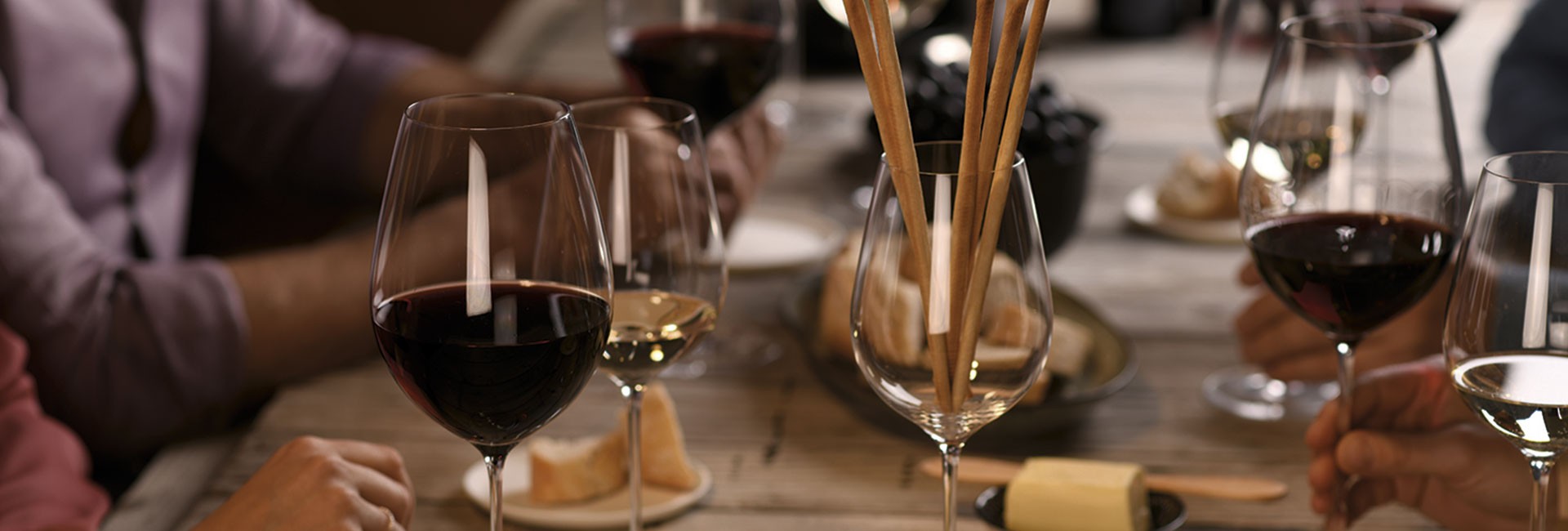 ¿NO LO VES CLARO?  mira a través de nuestras copas